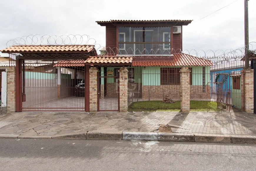 Foto 1 de Casa com 4 Quartos à venda, 225m² em Vila Nova, Porto Alegre