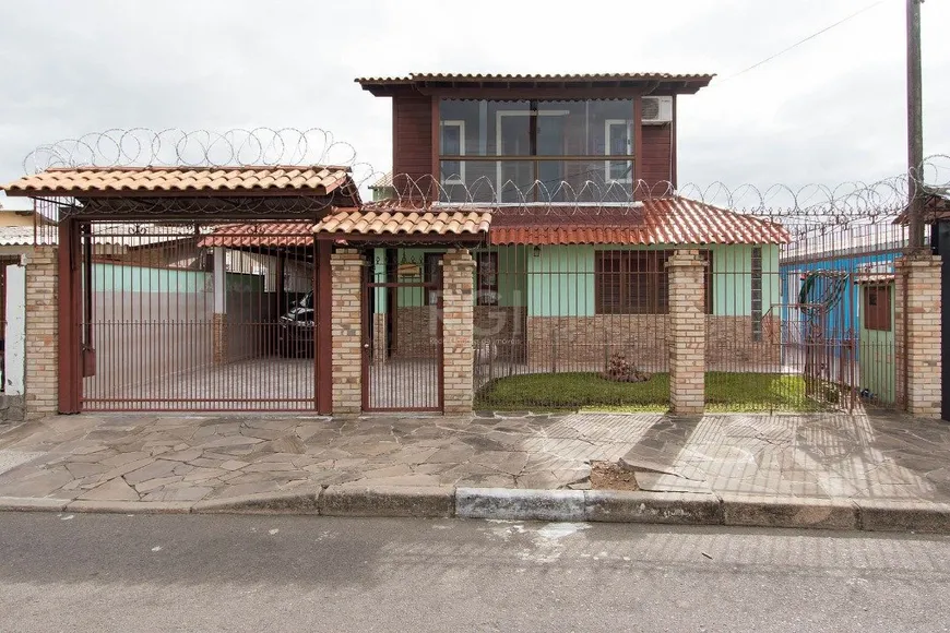 Foto 1 de Casa com 4 Quartos à venda, 226m² em Vila Nova, Porto Alegre