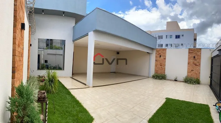 Foto 1 de Casa com 3 Quartos à venda, 216m² em Novo Mundo, Uberlândia