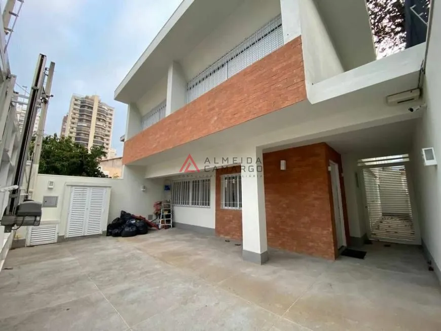 Foto 1 de Casa com 3 Quartos à venda, 240m² em Vila Nova Conceição, São Paulo