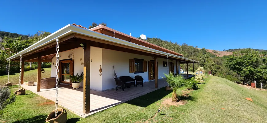 Foto 1 de Fazenda/Sítio com 3 Quartos à venda, 30000m² em Zona Rural, Piracaia