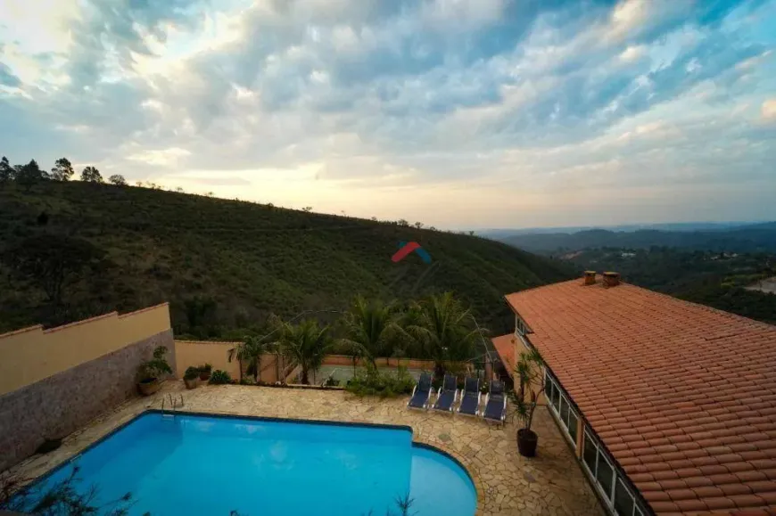 Foto 1 de Fazenda/Sítio com 6 Quartos à venda, 442m² em Champs Prives, Campo Limpo Paulista