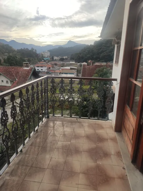 Foto 1 de Apartamento com 3 Quartos para alugar, 100m² em Varzea, Teresópolis