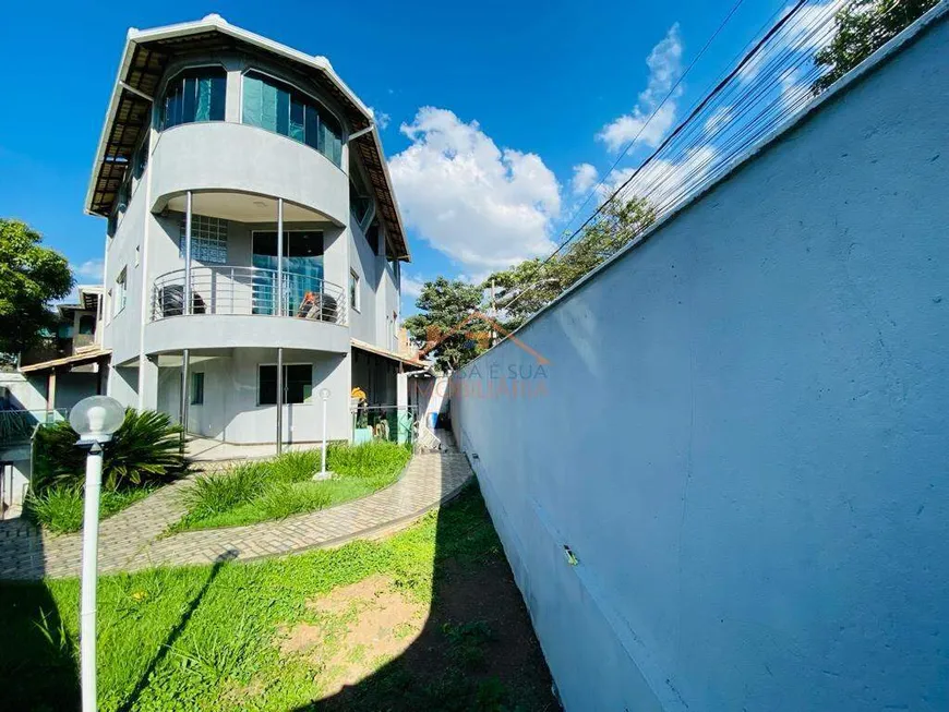 Foto 1 de Casa com 4 Quartos à venda, 220m² em Sapucaias III, Contagem