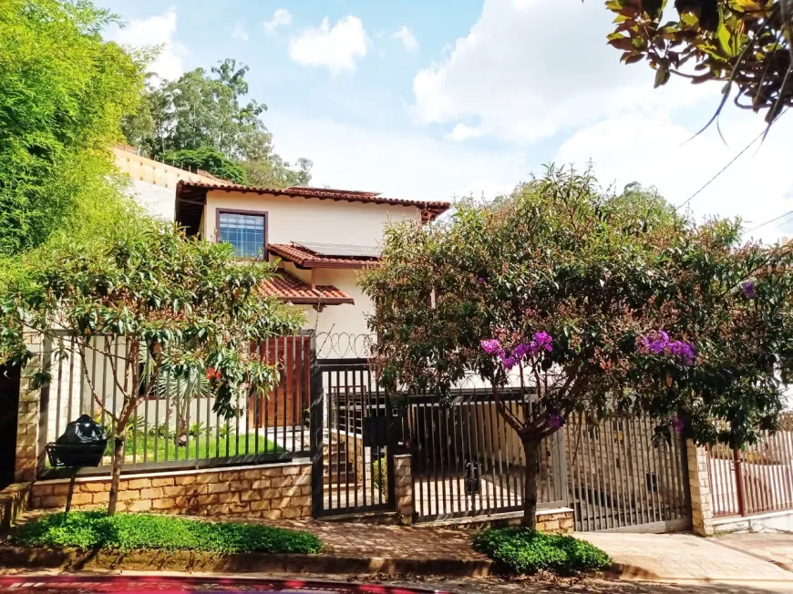 Foto 1 de Casa com 6 Quartos à venda, 316m² em Santa Lúcia, Belo Horizonte