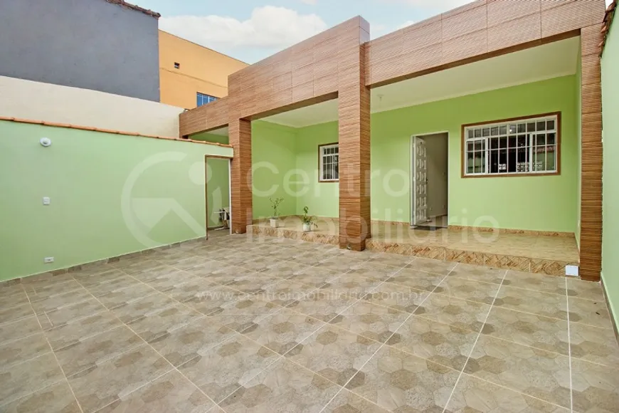 Foto 1 de Casa com 2 Quartos à venda, 200m² em Centro, Peruíbe