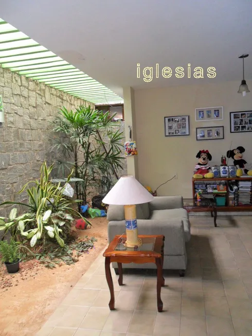 Foto 1 de Casa com 3 Quartos à venda, 540m² em Ponta Negra, Natal
