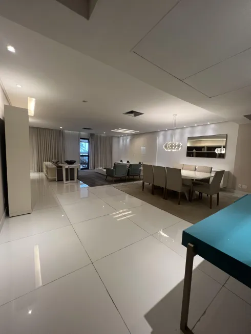 Foto 1 de Apartamento com 4 Quartos para alugar, 220m² em Barra da Tijuca, Rio de Janeiro