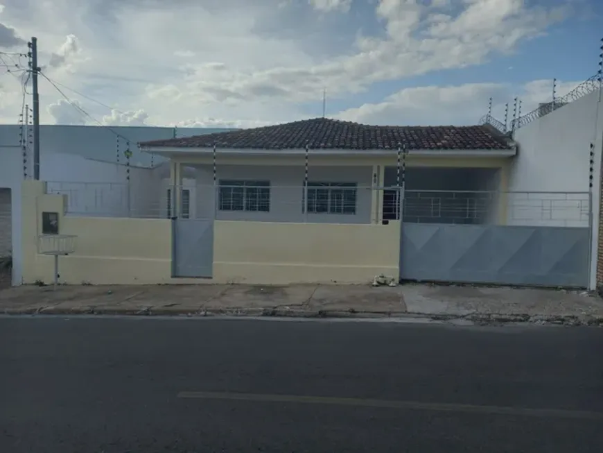 Foto 1 de Casa com 4 Quartos para alugar, 200m² em Boa Esperança, Cuiabá