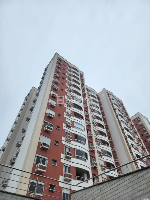 Foto 1 de Apartamento com 3 Quartos à venda, 82m² em Barreiros, São José
