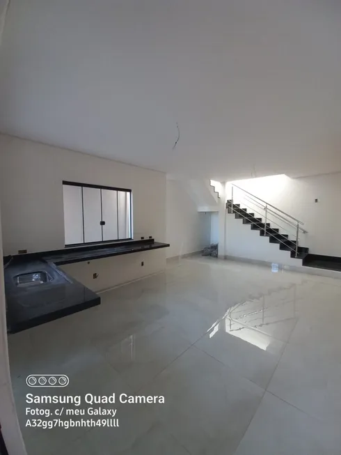 Foto 1 de Sobrado com 3 Quartos à venda, 156m² em Jardim Balneário Meia Ponte, Goiânia