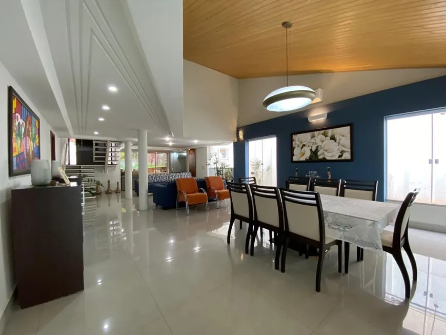 Foto 1 de Casa com 4 Quartos à venda, 386m² em Morada da Colina, Uberlândia