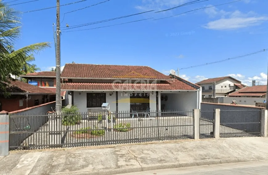 Foto 1 de Casa com 3 Quartos para alugar, 127m² em Aventureiro, Joinville