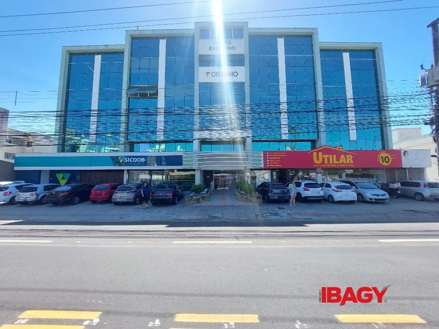 Foto 1 de Galpão/Depósito/Armazém para alugar, 476m² em Barreiros, São José