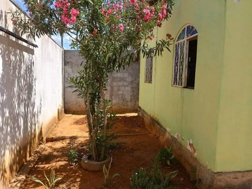 Foto 1 de Casa com 2 Quartos à venda, 300m² em Centro, Montes Claros