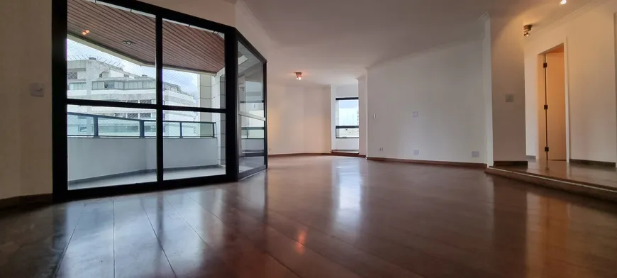 Foto 1 de Apartamento com 4 Quartos à venda, 210m² em Vila Uberabinha, São Paulo