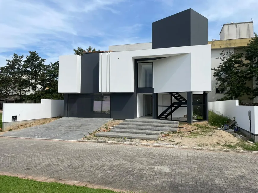 Foto 1 de Casa de Condomínio com 4 Quartos à venda, 289m² em Ingleses do Rio Vermelho, Florianópolis
