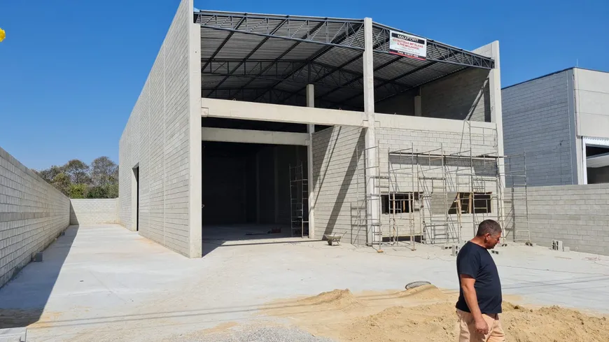 Foto 1 de Galpão/Depósito/Armazém para venda ou aluguel, 700m² em Jardim Ibiti do Paco, Sorocaba