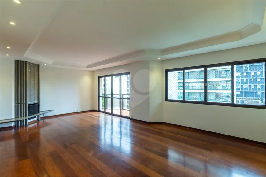 Foto 1 de Apartamento com 4 Quartos à venda, 219m² em Itaim Bibi, São Paulo
