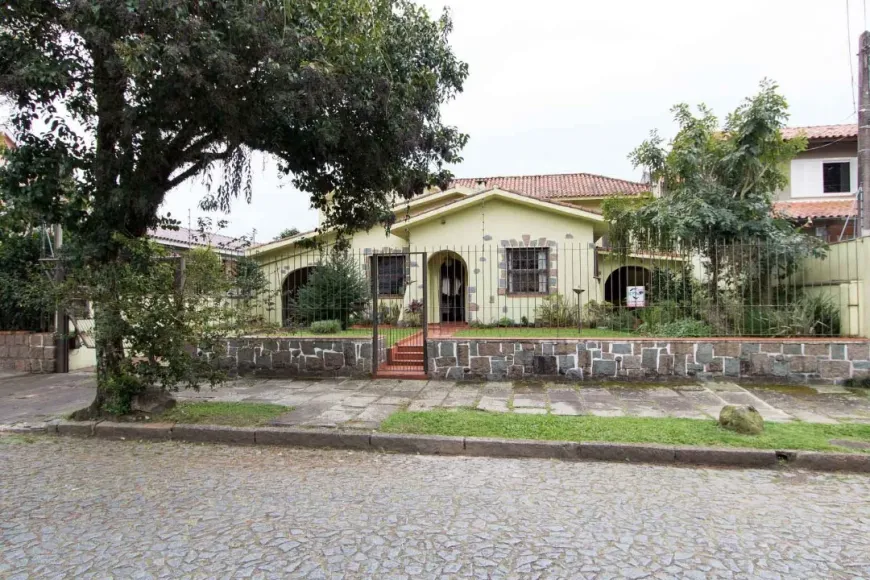 Foto 1 de Casa com 4 Quartos à venda, 227m² em Vila Assunção, Porto Alegre