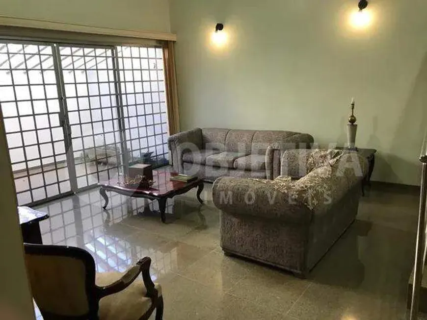 Foto 1 de Casa com 4 Quartos à venda, 276m² em Saraiva, Uberlândia