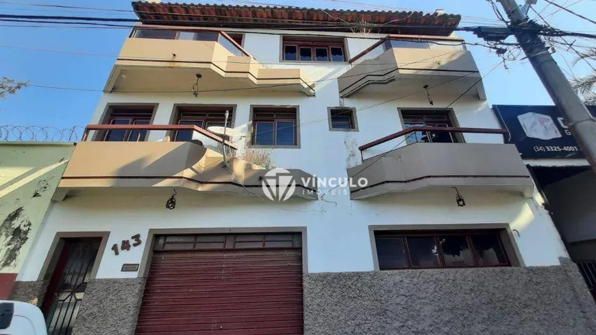 Foto 1 de Casa com 2 Quartos à venda, 198m² em São Benedito, Uberaba