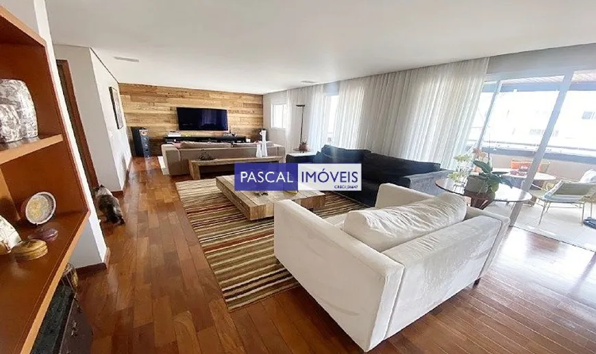 Foto 1 de Apartamento com 3 Quartos à venda, 200m² em Moema, São Paulo