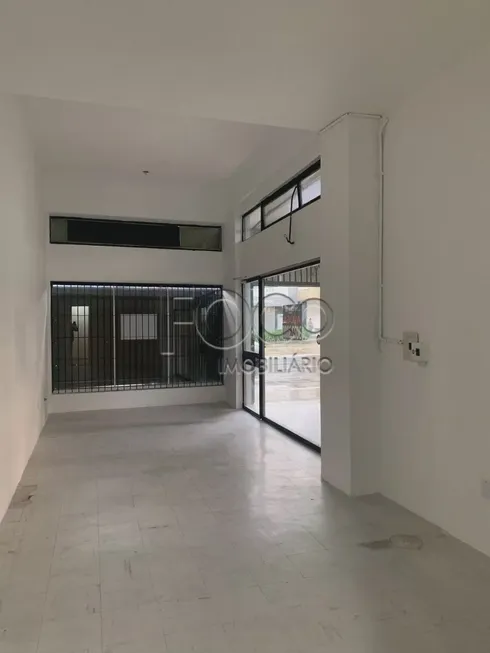 Foto 1 de Ponto Comercial para alugar, 36m² em Santa Cecília, Porto Alegre