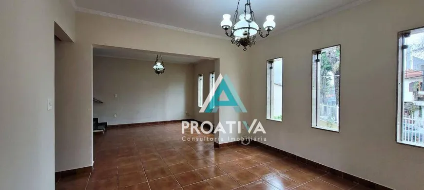 Foto 1 de Sobrado com 4 Quartos para venda ou aluguel, 270m² em Vila Scarpelli, Santo André