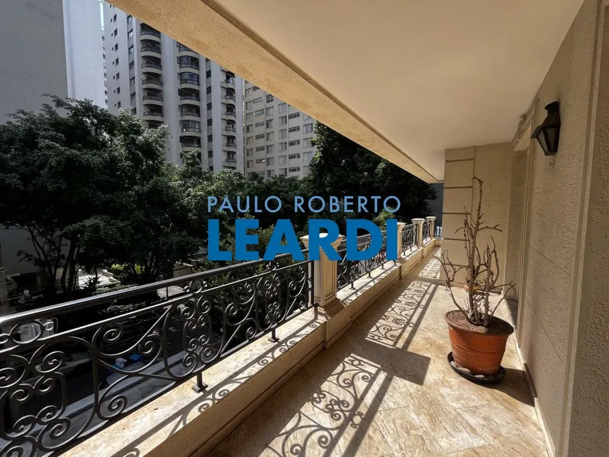 Foto 1 de Apartamento com 3 Quartos para venda ou aluguel, 240m² em Jardim Paulista, São Paulo