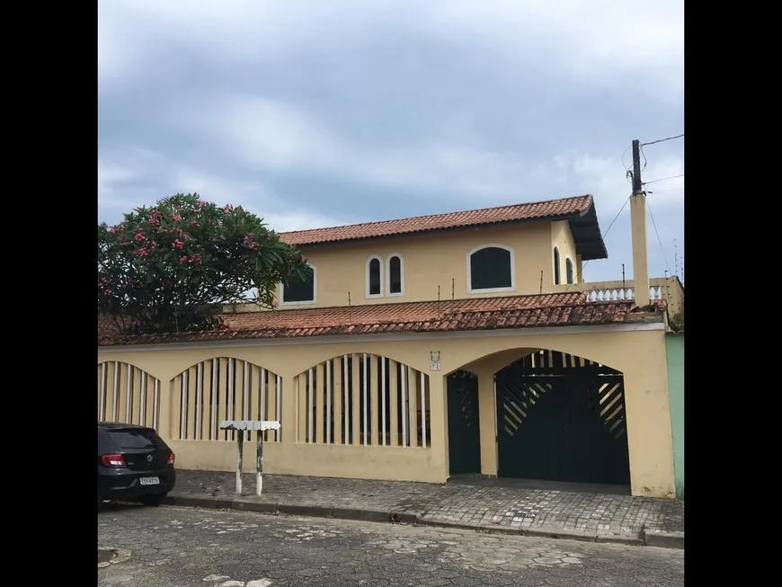 Foto 1 de Sobrado com 4 Quartos à venda, 185m² em , Mongaguá