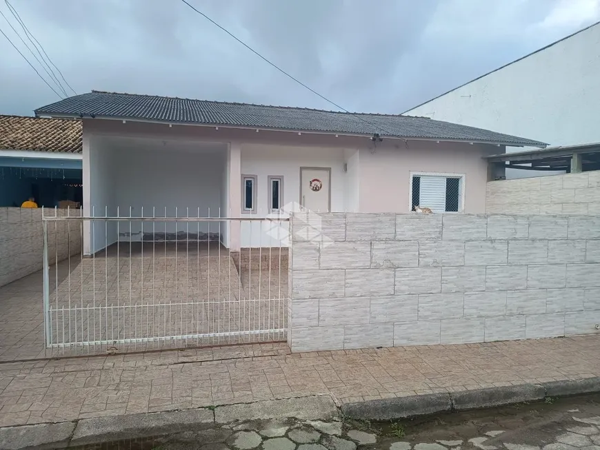 Foto 1 de Casa com 2 Quartos à venda, 150m² em Tapera da Base, Florianópolis