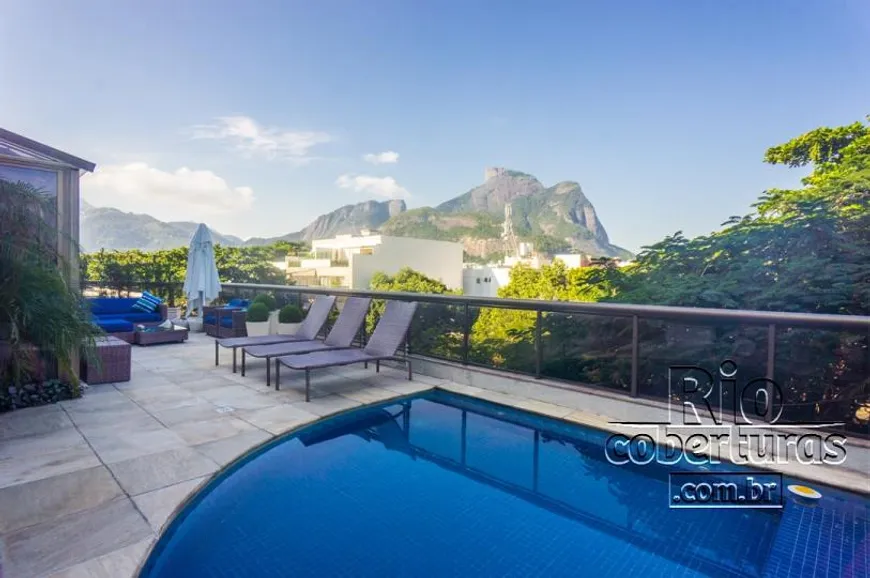 Foto 1 de Cobertura com 4 Quartos à venda, 630m² em Jardim Oceanico, Rio de Janeiro