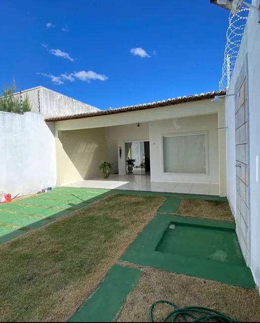 Foto 1 de Casa com 2 Quartos à venda, 94m² em Praia de Armacao, Penha