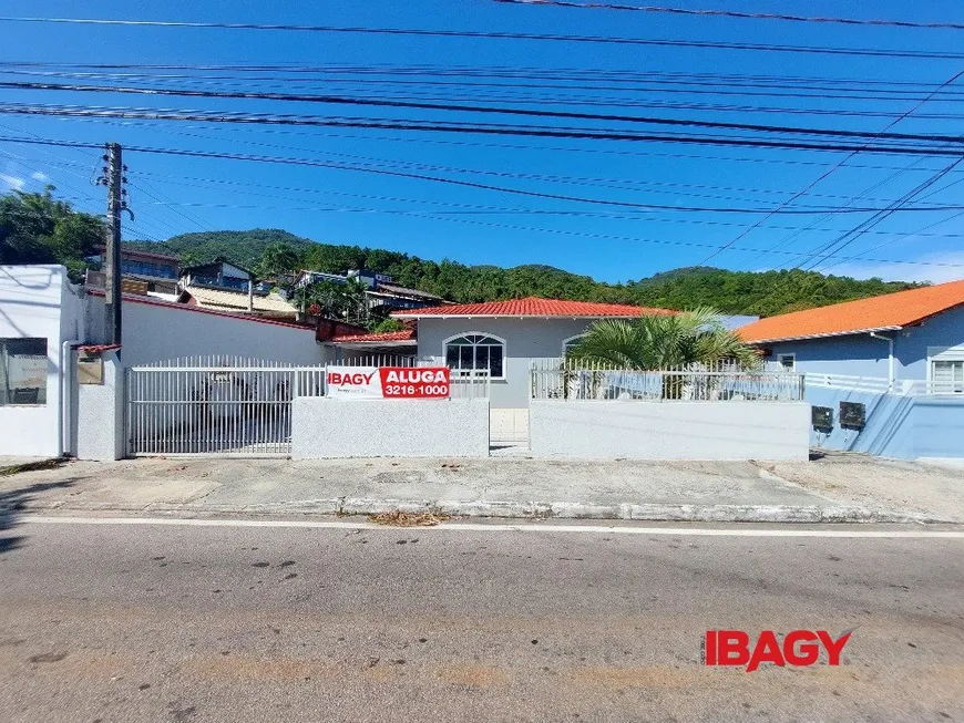 Foto 1 de Casa com 4 Quartos para alugar, 137m² em Ribeirão da Ilha, Florianópolis