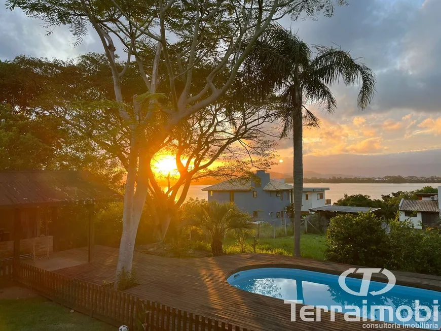 Foto 1 de Casa com 3 Quartos à venda, 200m² em , Imbituba