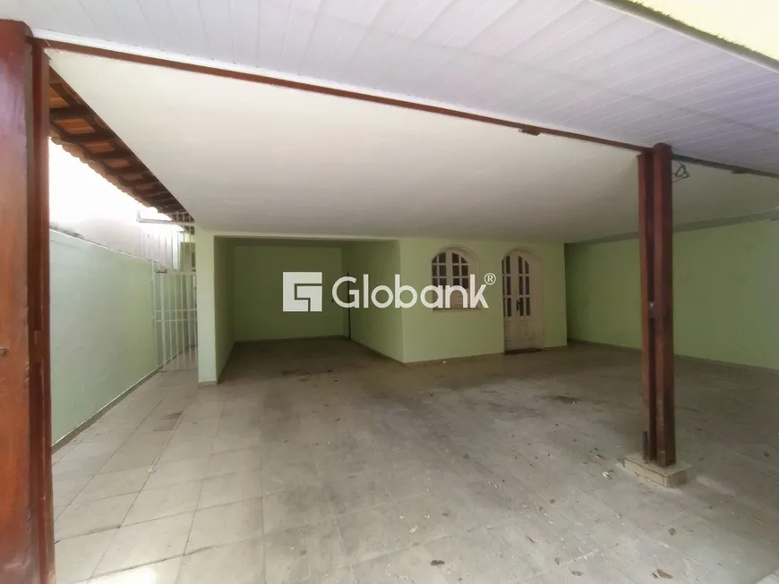 Foto 1 de Casa com 3 Quartos à venda, 220m² em Melo, Montes Claros