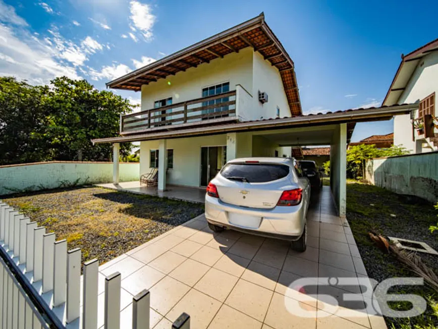 Foto 1 de Sobrado com 5 Quartos à venda, 200m² em Ubatuba, São Francisco do Sul