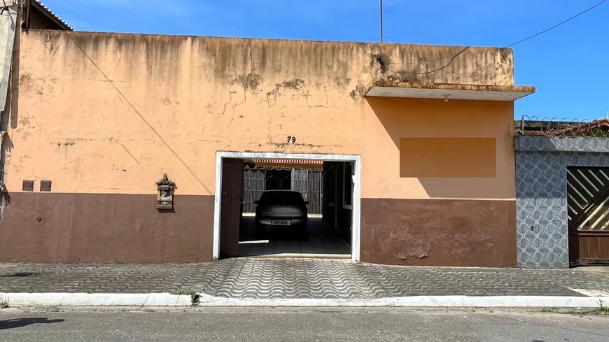 Foto 1 de Casa com 2 Quartos para venda ou aluguel, 69m² em Vila Tupi, Praia Grande