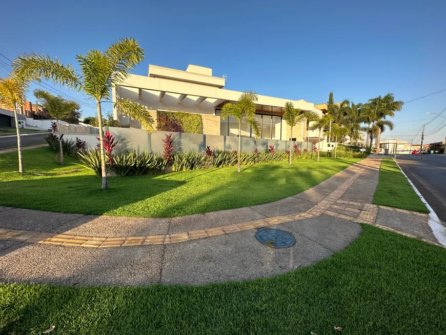 Foto 1 de Casa de Condomínio com 4 Quartos à venda, 284m² em Condomínio do Lago, Goiânia