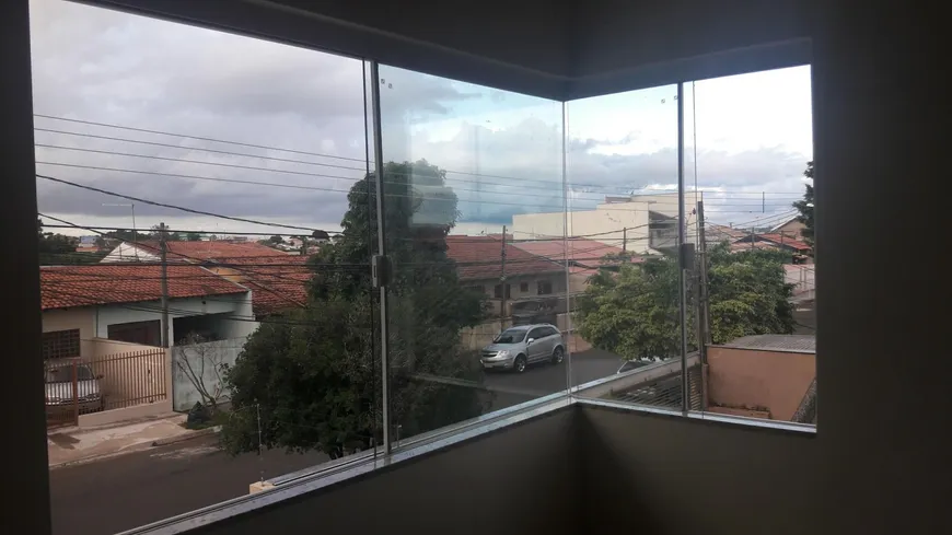 Foto 1 de Sobrado com 3 Quartos à venda, 175m² em Jardim Pérola, Londrina