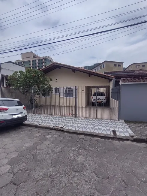 Foto 1 de Casa com 4 Quartos à venda, 134m² em Centro, Mongaguá