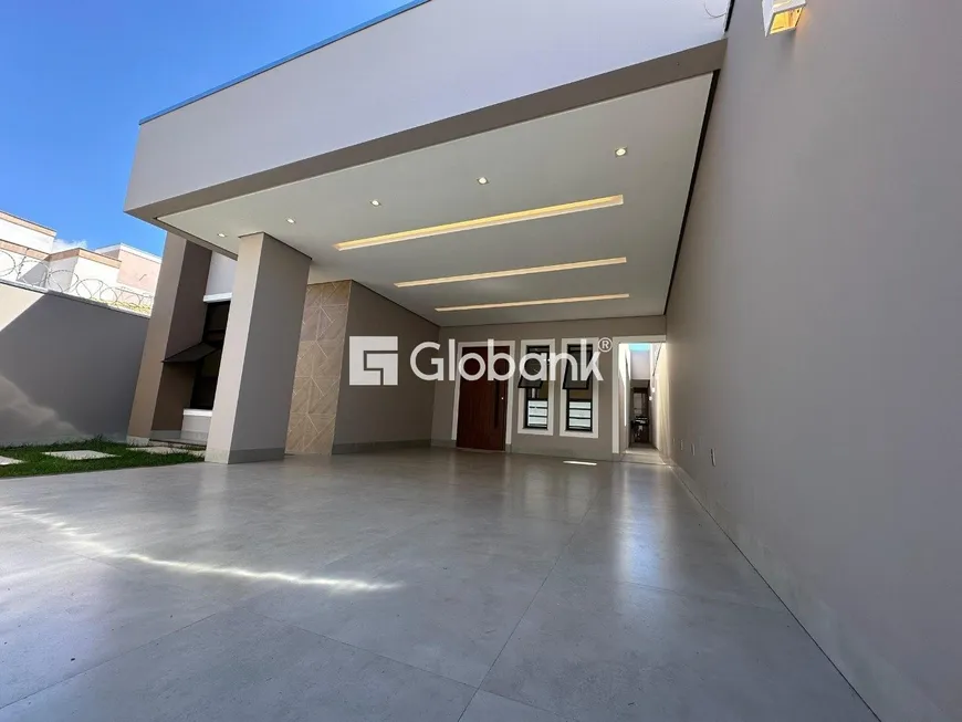 Foto 1 de Casa com 3 Quartos à venda, 151m² em Planalto, Montes Claros