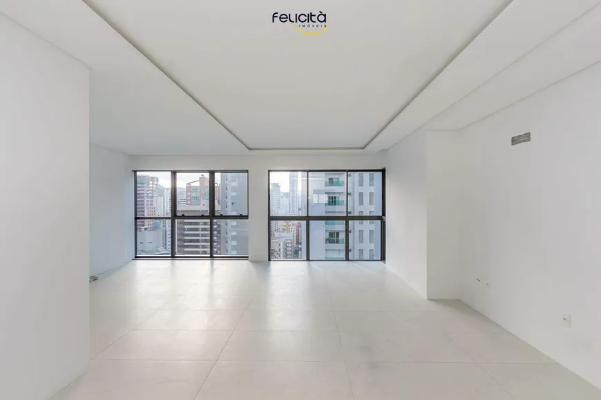 Foto 1 de Apartamento com 4 Quartos à venda, 165m² em Centro, Balneário Camboriú