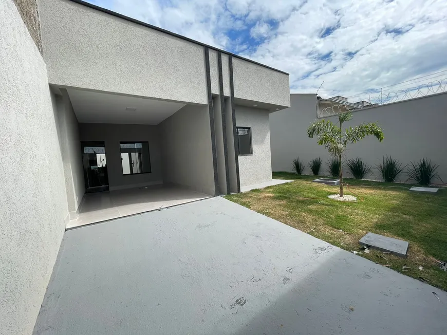 Foto 1 de Casa com 3 Quartos à venda, 250m² em Residencial Santa Fe I, Goiânia