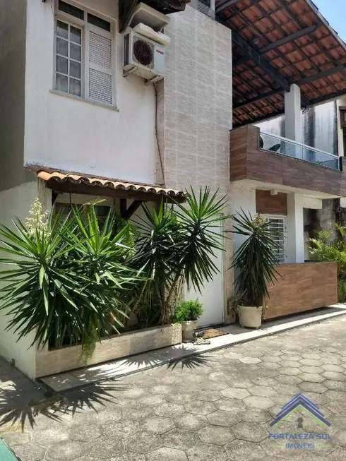 Foto 1 de Casa de Condomínio com 3 Quartos à venda, 220m² em Sapiranga, Fortaleza