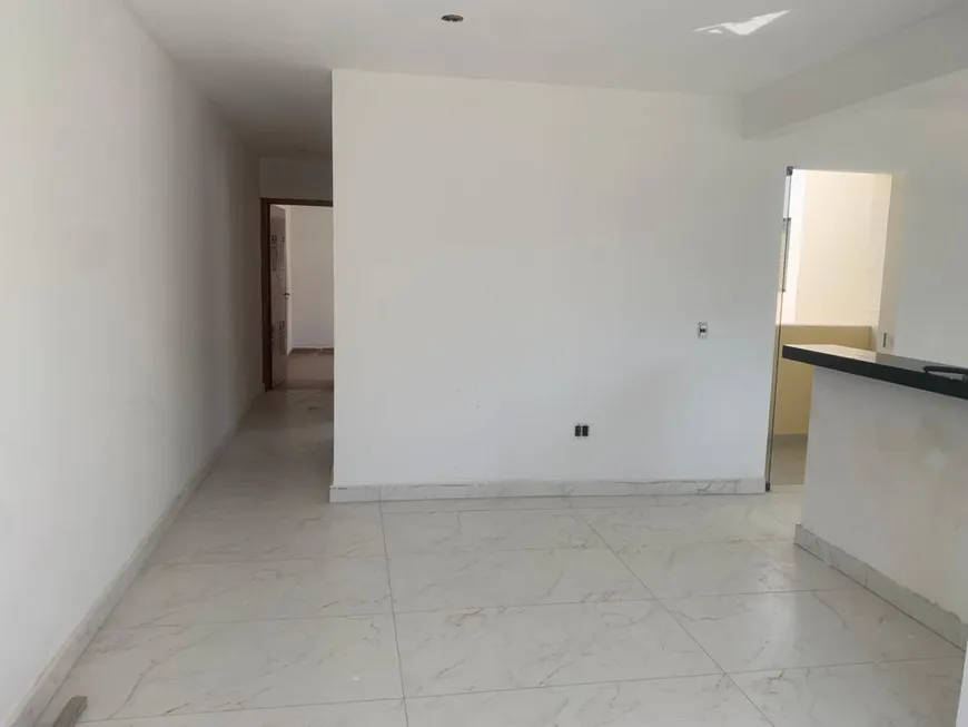 Foto 1 de Casa com 2 Quartos à venda, 65m² em Vale das Orquideas, Contagem