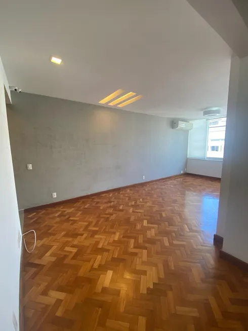 Foto 1 de Apartamento com 3 Quartos para alugar, 116m² em Copacabana, Rio de Janeiro