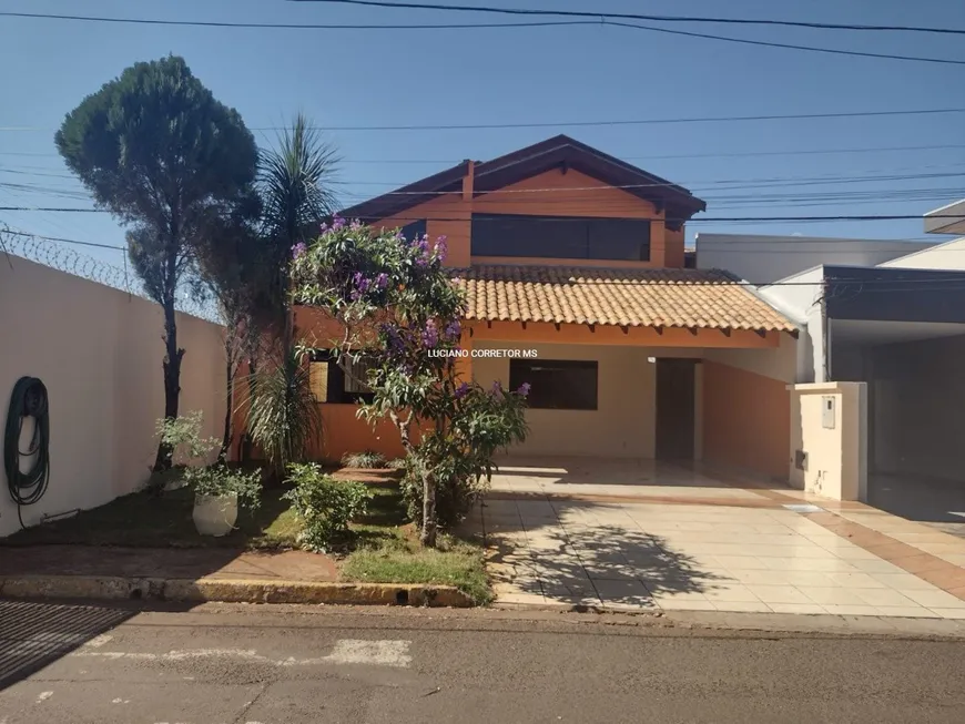 Foto 1 de Sobrado com 4 Quartos à venda, 215m² em Coophamat, Campo Grande