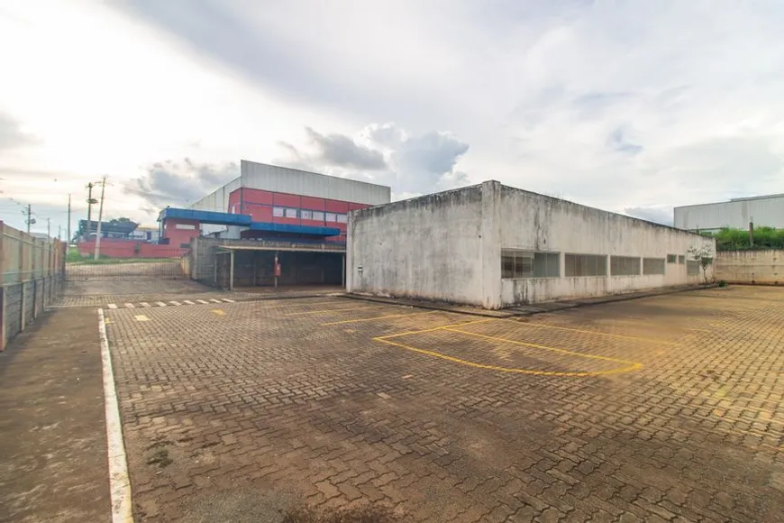 Foto 1 de Galpão/Depósito/Armazém para alugar, 1927m² em Santa Maria, Brasília